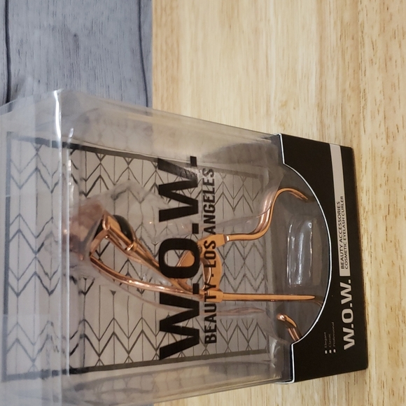 NEW In Box Womens  Eyelash Curler - Picture 3 of 3